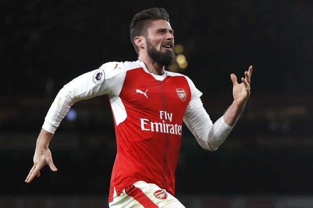 Arsenal leaves it late to beat Leicester in thrilling Premier League opening match