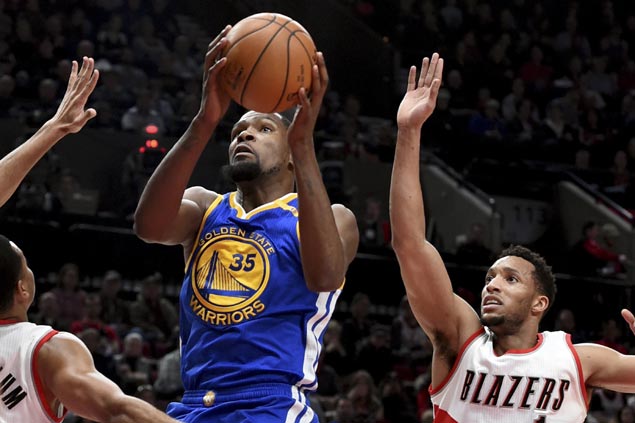 Curry nets 43 as Warriors crush Clippers