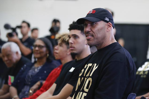 WWE Actually Gave LaVar Ball A Live Television Microphone On Raw