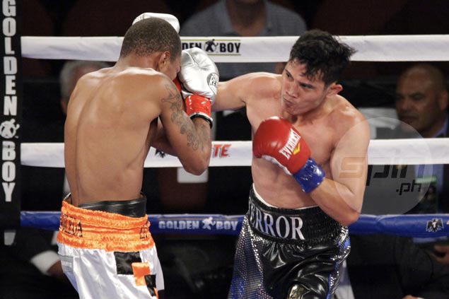 Recky Dulay steals spotlight in Berchelt-Miura WBC card with 3rd round KO of highly-touted Panamanian foe