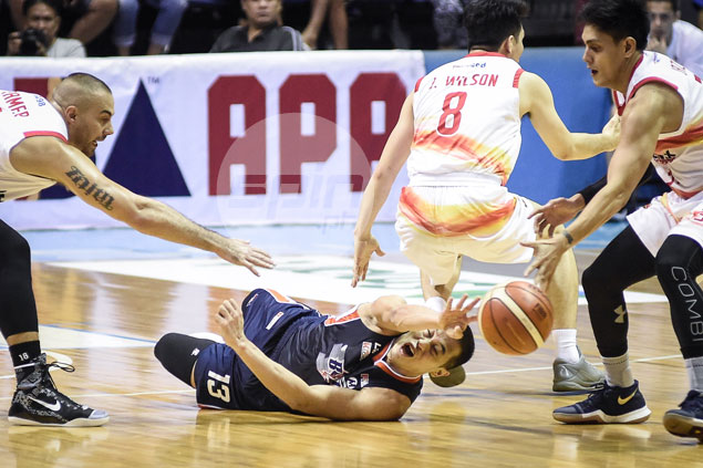 Durnham delivers as Meralco survives Phoenix