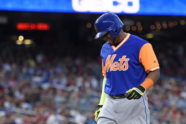 Mets OF Yoenis Cespedes leaves game to injury