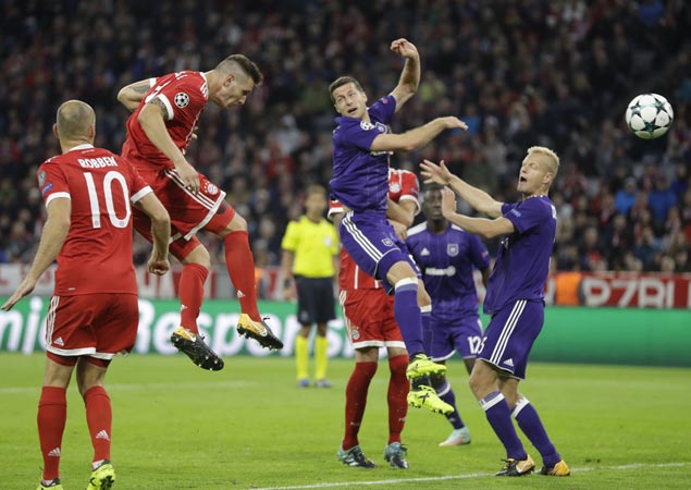 Bayern opens Champions League campaign with rout of 10-man Anderlecht