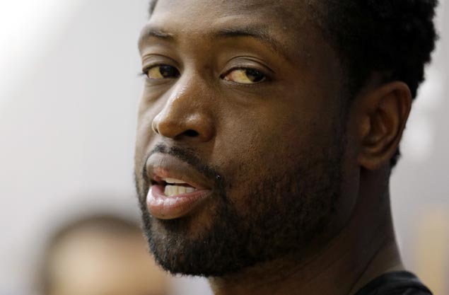 Cleveland Cavaliers Star Guard Dwyane Wade Out With Bruised Knee 