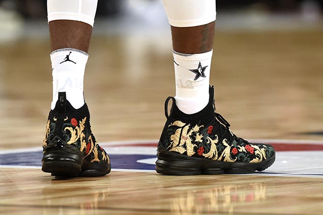 lebron 17 uptempo on feet