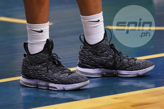 lebron 15 low ashes on feet