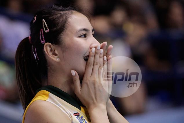 Why was Army star Rachel <b>Anne Daquis</b> pulled out early in Game One? - Rachel-Anne-Daquis-JAscano-052115