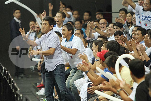 Timely assist from 'Bossing' Vic Sotto pumps up crowd in tense Gilas match