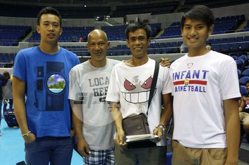 Pangalanan with teammate Austin Cabatana, his shooting coach former PBA player Totoy Marquez (second from left) and his dad. Photo by Snow Badua