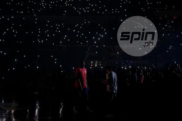 Lakers, fans salute Kobe Bryant in emotional return to Staples