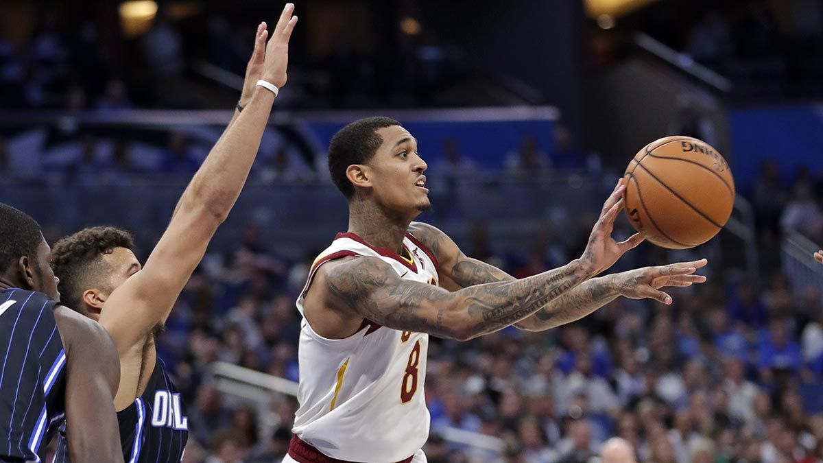 recuerdos correr País de origen Jordan Clarkson looks out of place and out of sync at '3' spot in Cavs debut