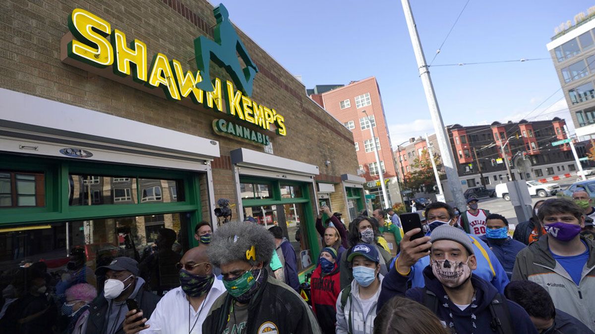 Shawn Kemp's career, from Sonics debut to Seattle pot shops
