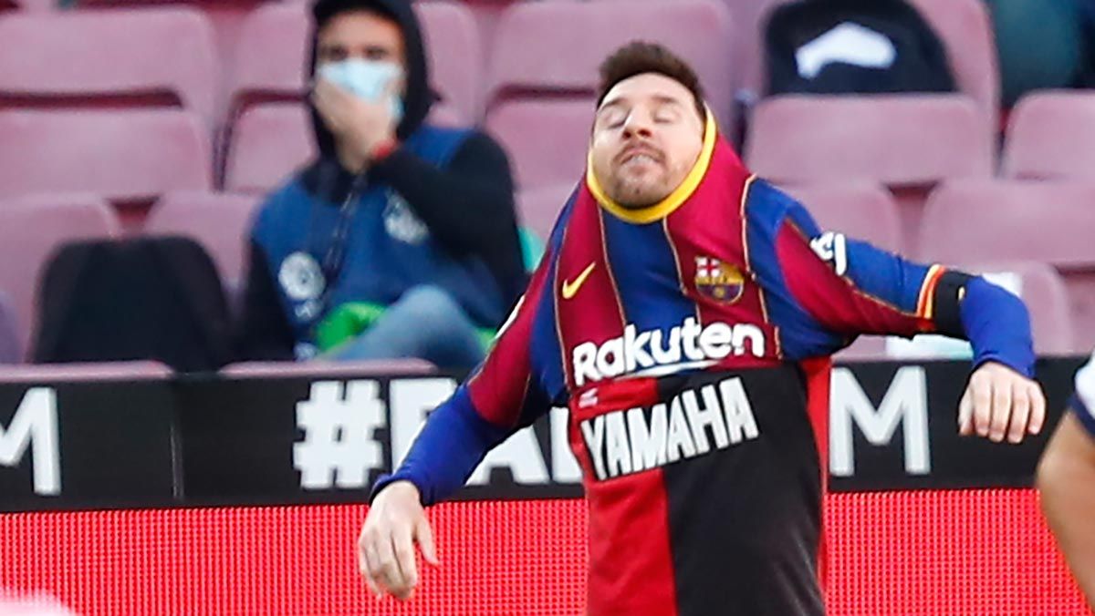 perspectief Yoghurt Voldoen Lionel Messi honors Diego Maradona with Newell's Old Boys shirt celebration