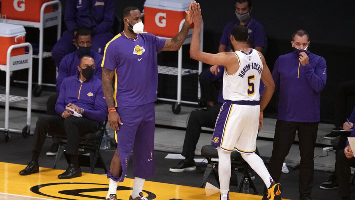 Lakers' Jackson back on bench
