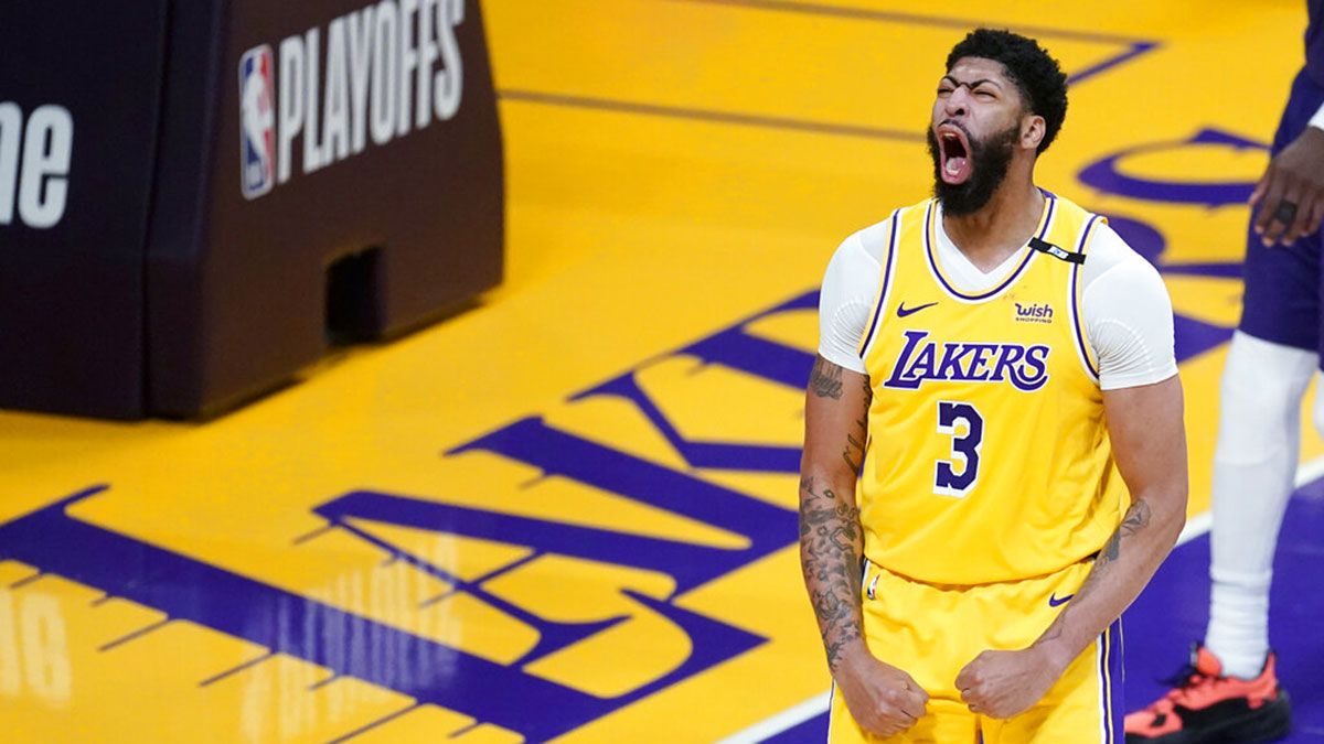 NBA playoffs 2021: Anthony Davis, LeBron James help Lakers trounce Suns to  take Game 3 - DraftKings Network
