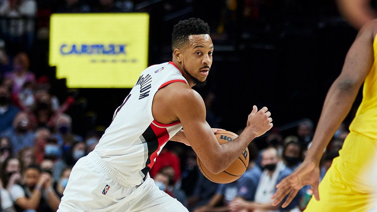Blazers guard CJ McCollum has collapsed lung, out indefinitely