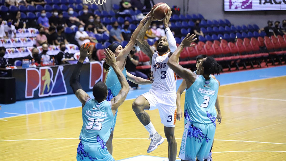 PBA: Phoenix survives Meralco to end two-game slide, 94-90