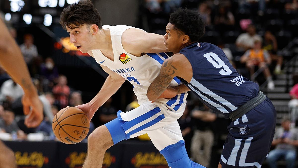 Oklahoma City Thunder rookie Chet Holmgren to miss 2022-23 season with foot  injury sustained in pro-am basketball game - ESPN