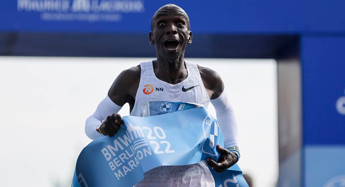 Eliud Kipchoge sets new world record in Berlin Marathon