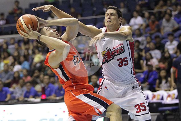 Selfless Alaska captain Tony dela Cruz earns praise from Compton