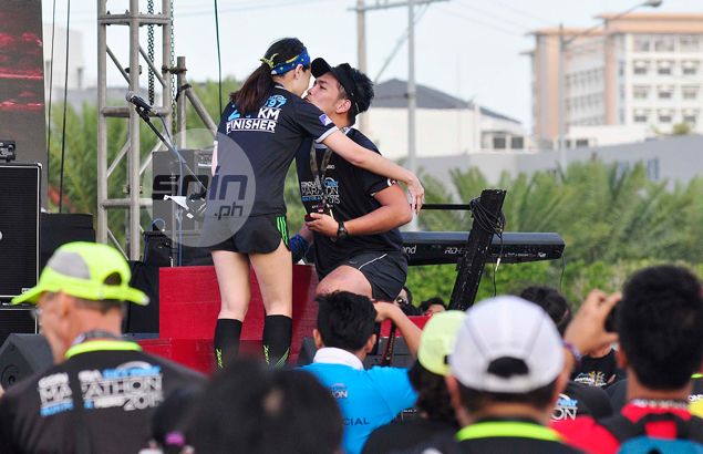 Love in the fast lane: Runner strives to finish Skyway marathon on his feet - so he can go down on one knee