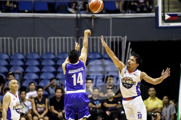 Johnny Abarrientos admits pulling his punches against 'great hero' Pacquiao