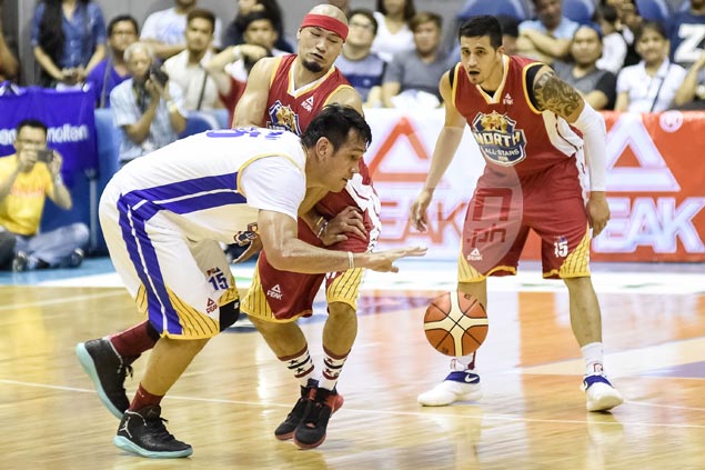June Mar Fajardo shows off dribbling skills, wide range in free-wheeling All-Star game