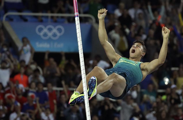 Feeding off crowd energy Braz da Silva delivers first athletics gold for Brazil, sets Olympic pole vault record