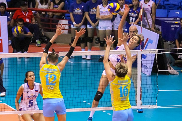 Lindsay Stalzer makes last-minute decision to play in bid to inspire Foton teammates