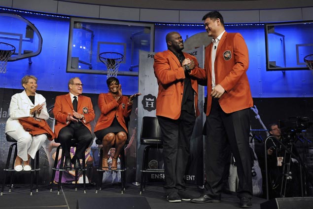 Vintage Iverson shows up late for Hall of Fame event, gets teased by fellow inductee Shaq