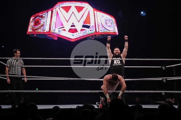 Kevin Owens retains WWE Universal title in triple threat match against Seth Rollins, Sami Zayn