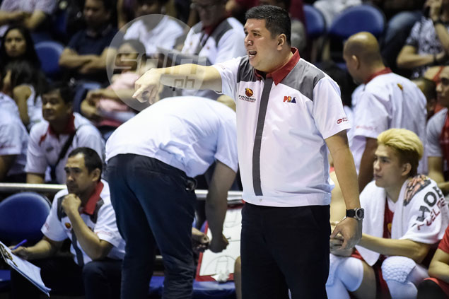 Phoenix in search for Eugene Phelps prototype, says coach: 'Huwag silang magulat kung may trades na mangyari'