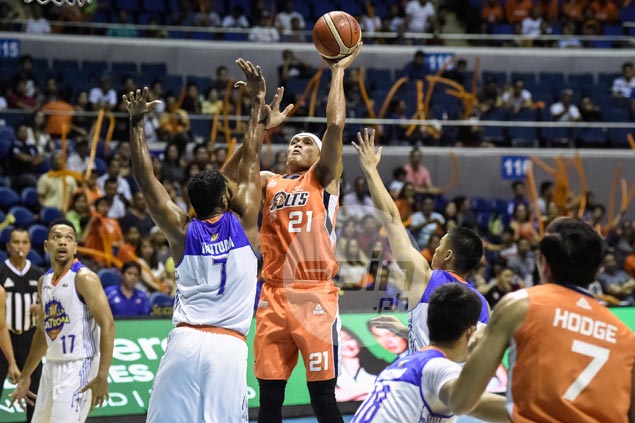 Reynel Hugnatan stretches his game and earns PBA Player of the Week accolade