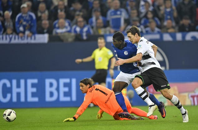 Schalke thrashes 'Gladbach to end five-game losing run
