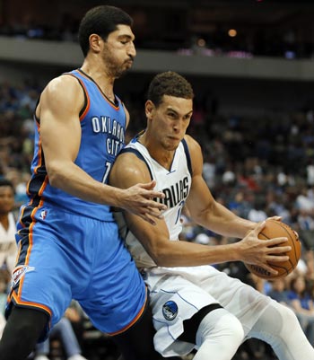 Dwight Powell, JJ Barea show way as Mavericks defeat Thunder