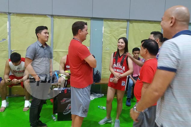 Singing FB sensation meets Ginebra idols in practice, gets chance to watch Game 4