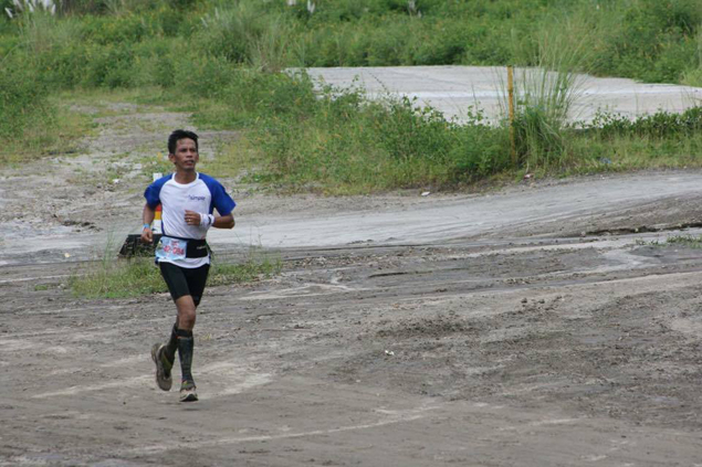 'Good samaritans' help grocery worker Tolitz Divina chase ultra-running dream