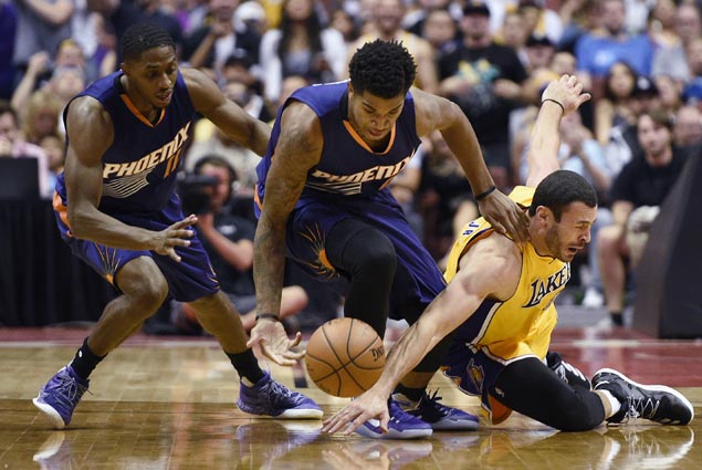 Suns stretch win streak to three and send Lakers to fifth straight loss