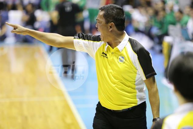 UST coach hits out at referees over glaring miscalls: 'Kilala ko galawan nila dito'