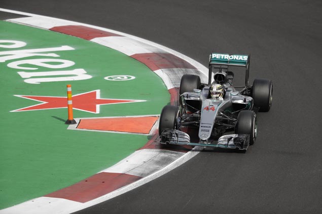 Hamilton survives nervous start to win Mexican Grand Prix and keep F1 title hopes alive