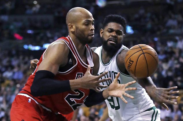 Johnson, Thomas lead way as Horford-less Celtics deal Bulls first loss