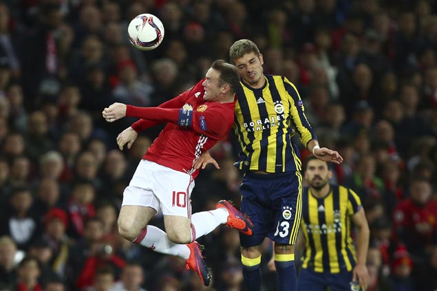 Fenerbahce dominates early to push Manchester United on brink of elimination in Europa League