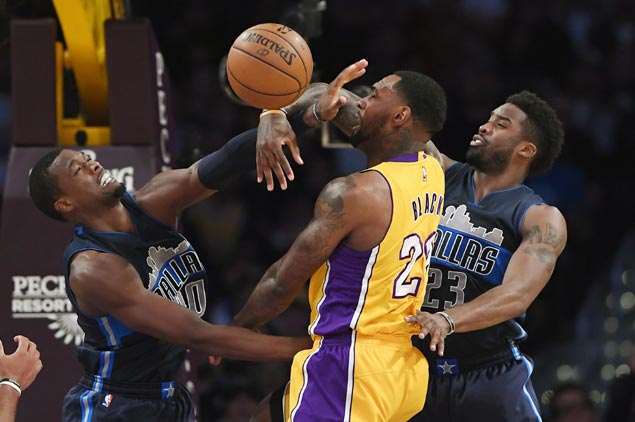 Undermanned Mavs prove strong enough to snap Lakers three-game win streak