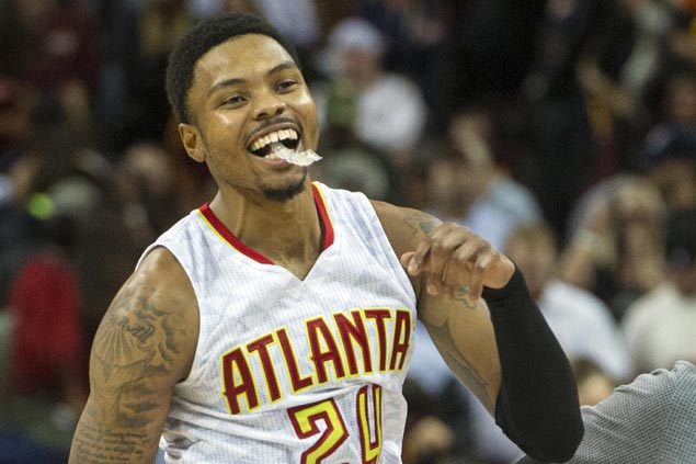 Bazemore sinks dagger as Atlanta Hawks hand Cavaliers first loss of season