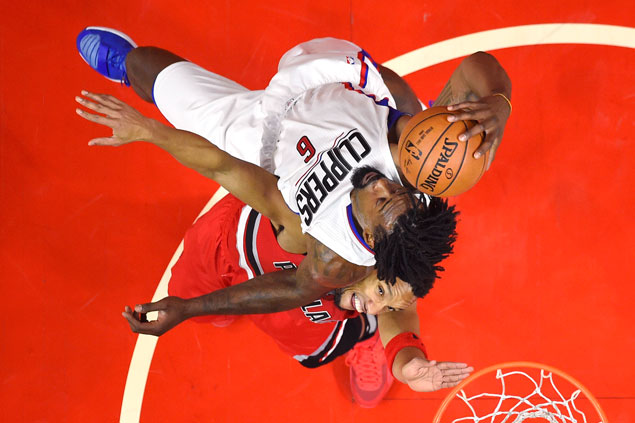 League-leading Clippers extend win streak to four with 31-point rout of Blazers