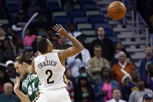 Pelicans squander double-digit lead but hold on to beat Celtics