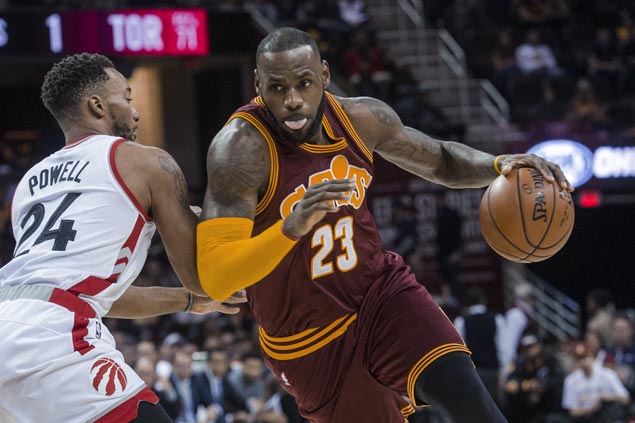LeBron James tees up Channing Frye for go-ahead triple as Cavs squeak past Raptors