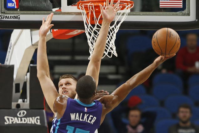 Hornets overcome cold start with hot shooting in the third to hold off ...