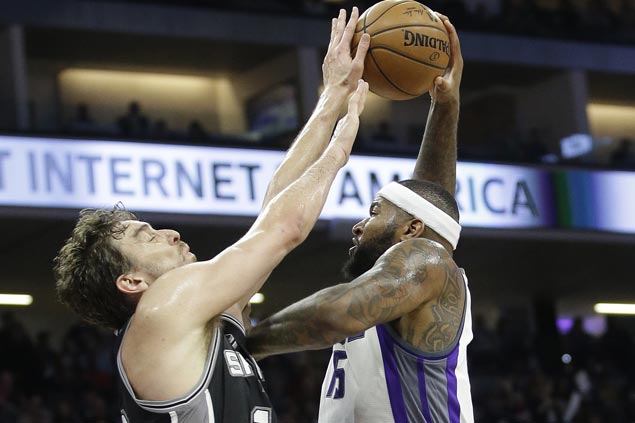 Pau Gasol shows way as Spurs extend streak to four with victory over Kings