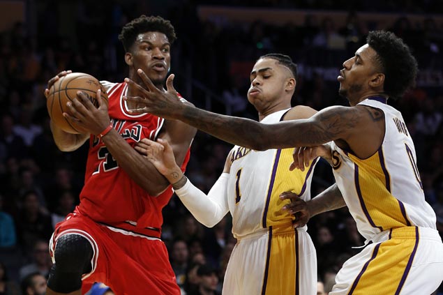 Jimmy Butler drops season-high 40 as Wade-less Bulls too strong for Lakers